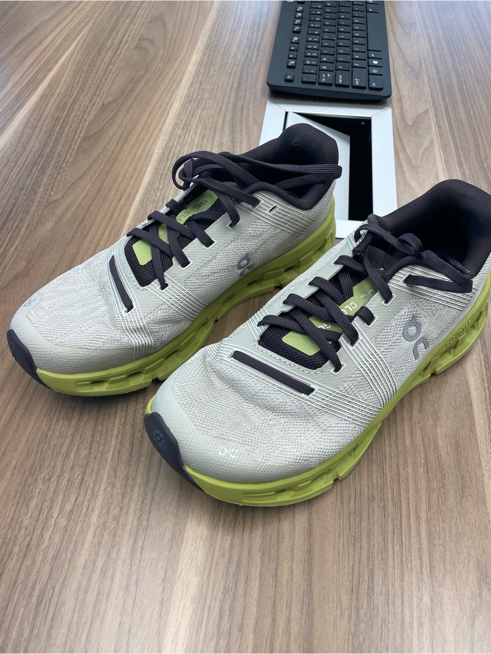 Women’s ON Running CloudGo Neutral-Comfort Running Shoes-Light Gray & Lime Size8